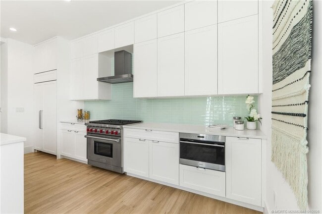 Building Photo - 55 SE Seminole St