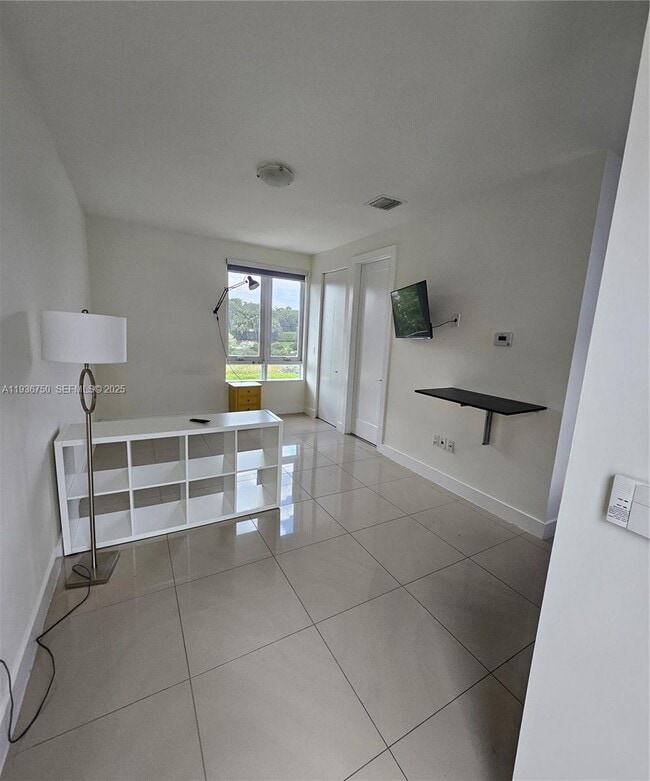 Building Photo - 6410 NW 105th Pl