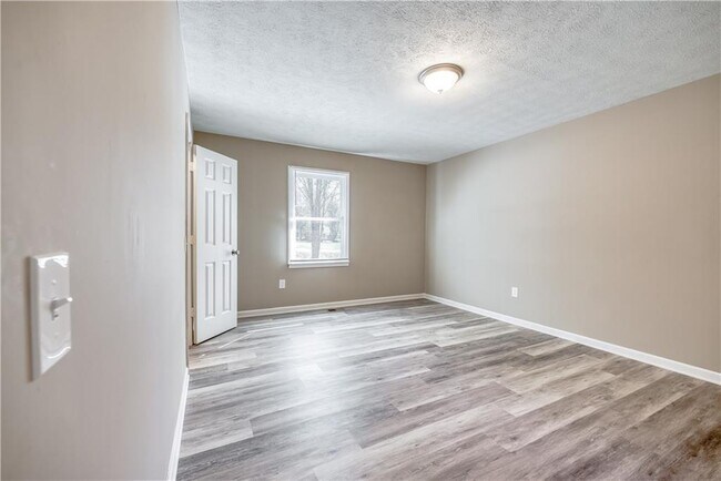 Building Photo - 130 Glory Ln