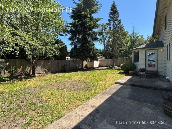 Building Photo - 13032 SW Laurmont Dr