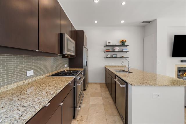 Building Photo - 4302 Deere St