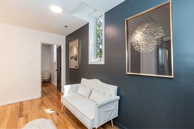 Building Photo - Ultra Modern Three Bedroom Home!