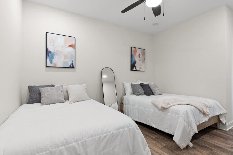 Building Photo - 2318 E Main St