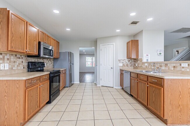 Building Photo - 6117 Tamaron