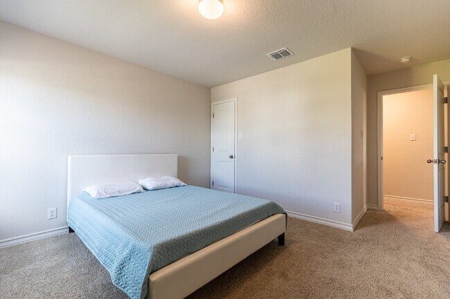 Building Photo - 9712 Moon Shine