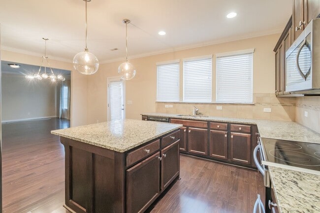Building Photo - Third month rent free if you sign a lease before 01/31! Spacious 4 Bedroom, 3.5 Bath Home for Ren...