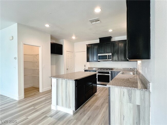 Building Photo - 8821 Steaming Thunder Ct