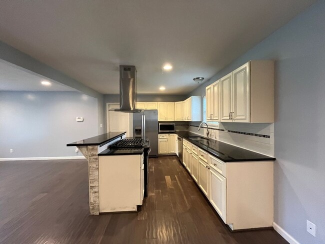Building Photo - Beautiful home, rural setting but close to...