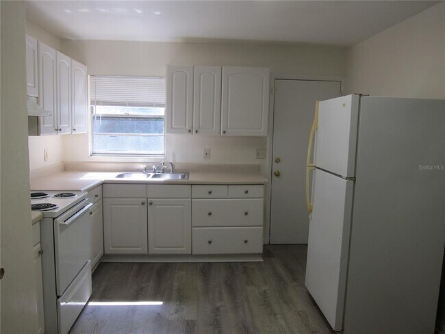 Building Photo - 37 NE 21st Terrace