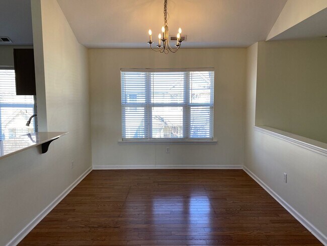 Building Photo - West AVL - Spacious Home in Scenic Bluff S...