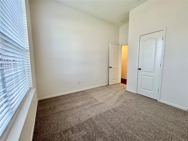 Building Photo - 2015 Lansing Cove Dr
