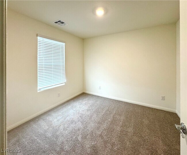Building Photo - 499 Red Lovebird Ave