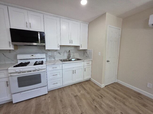 Building Photo - 24542 San Marcos Dr