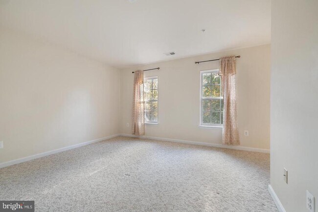 Building Photo - 15303 Glastonbury Way