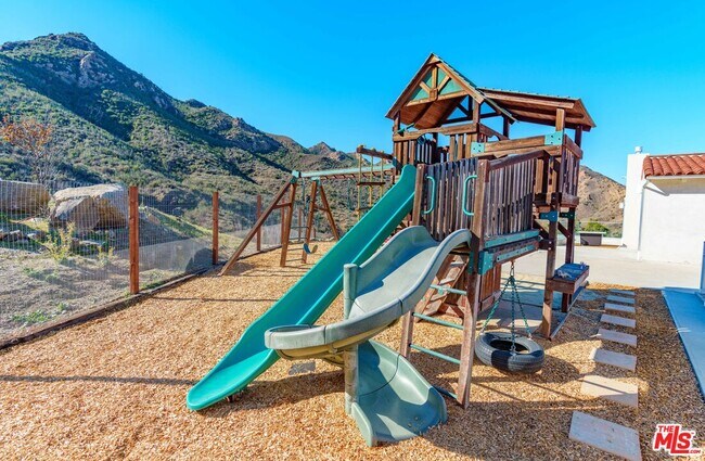 Building Photo - 29282 Circle Dr