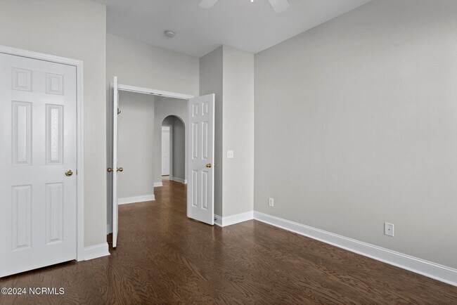 Building Photo - 412 Azalea Dr