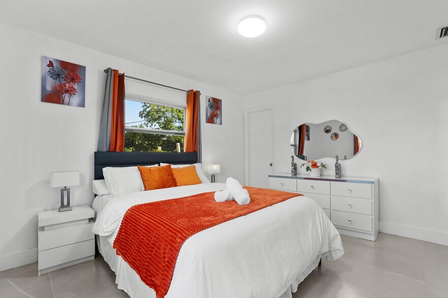 Primary Photo - 3880 NW 5th St