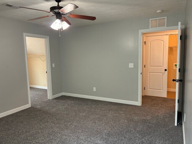 Building Photo - 103 Ashmore Ct