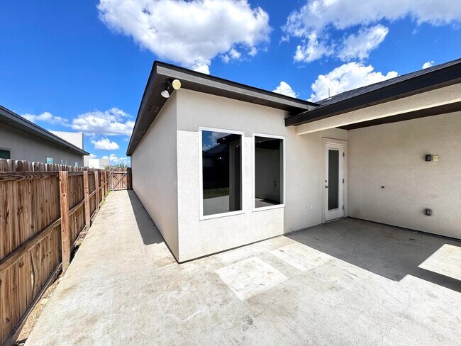 Building Photo - 1412 El CAPORAL DR.