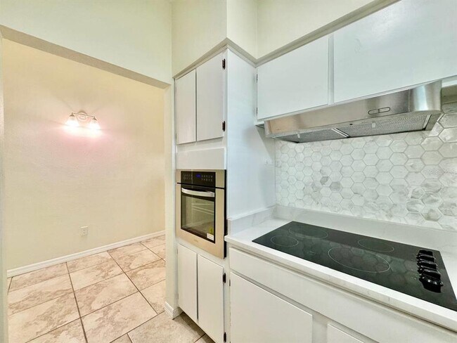 Building Photo - 533 Yelvington Ave