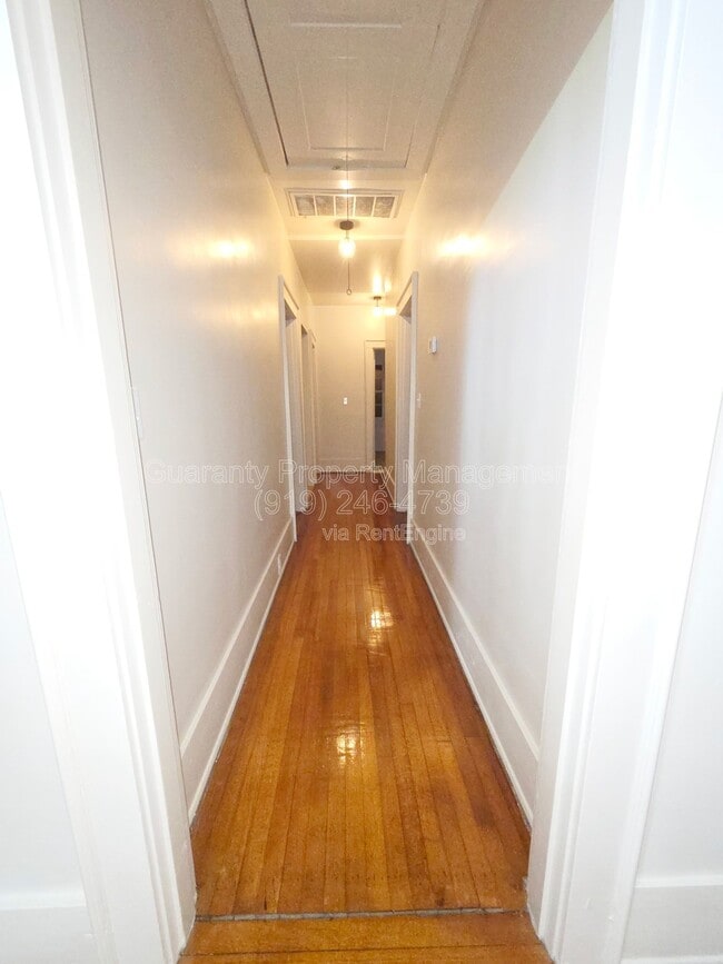 Building Photo - 907 Hines St W