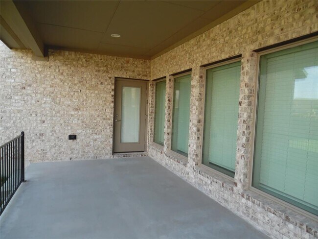 Building Photo - 225 Eagle Ford Dr