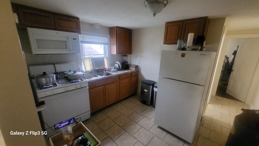 Primary Photo - 860 Mineral Spring Ave