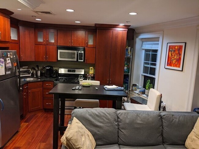 Building Photo - SEPTEMBER 1 North End 2 bedroom