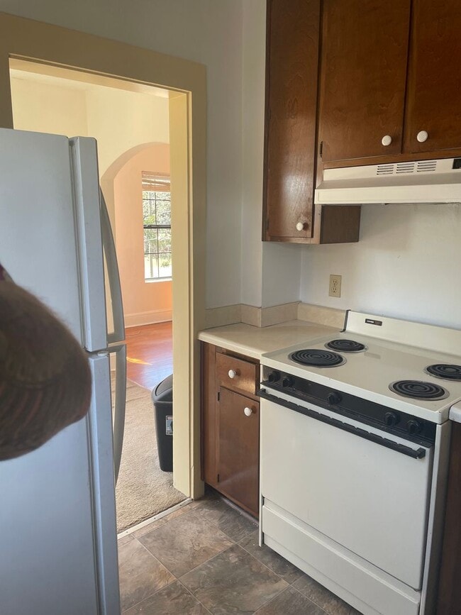 Building Photo - 1 bedroom Downtown Apartment in Historic D...
