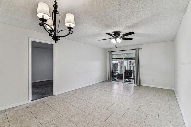 Building Photo - 3803 N Oak Dr