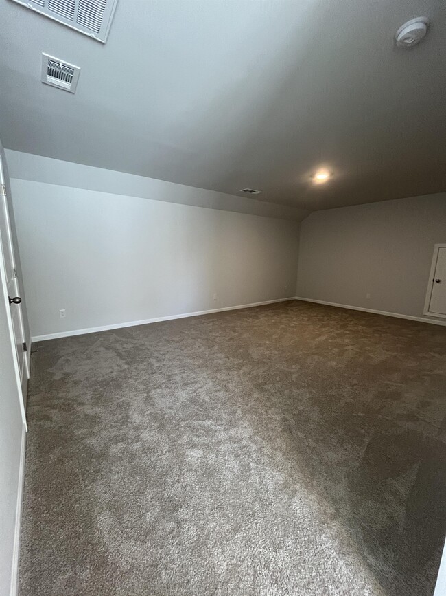 Building Photo - 6127 Japonica Ln
