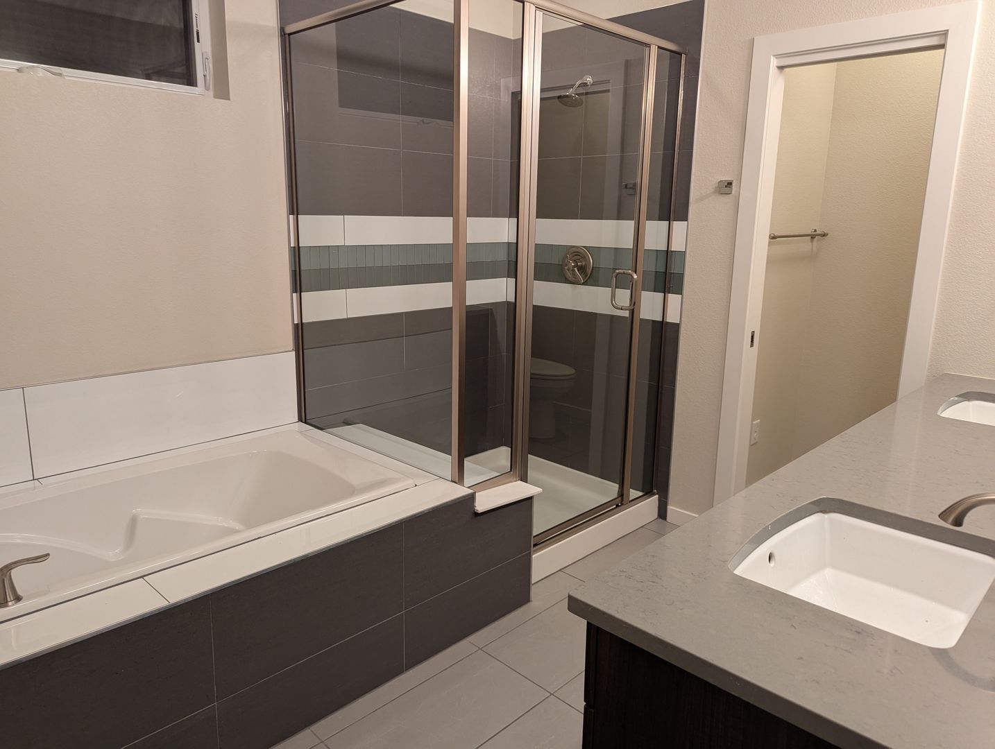 Building Photo - 1388 Snowberry Ln