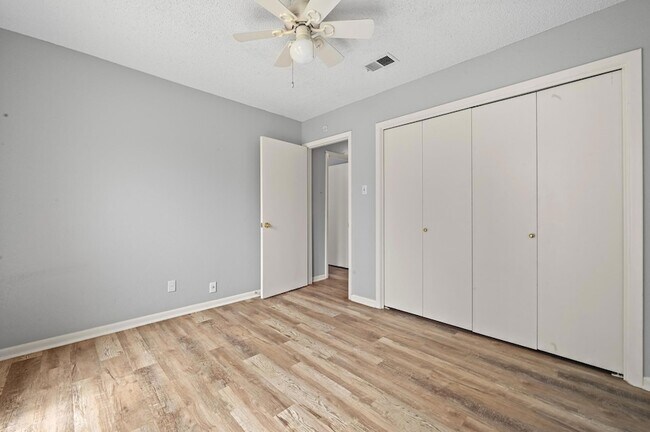 Building Photo - 8910 Little Walnut Pkwy