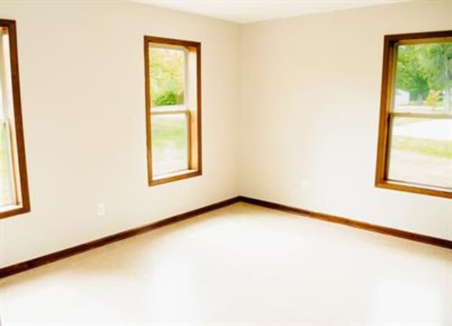 Building Photo - Sangamon Valley schools! 3 Bedroom, 1 bath