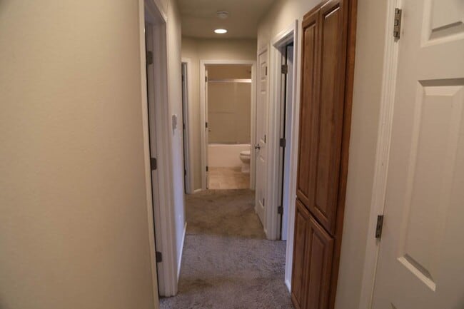 Building Photo - Single Level 4 bed 2 bath home