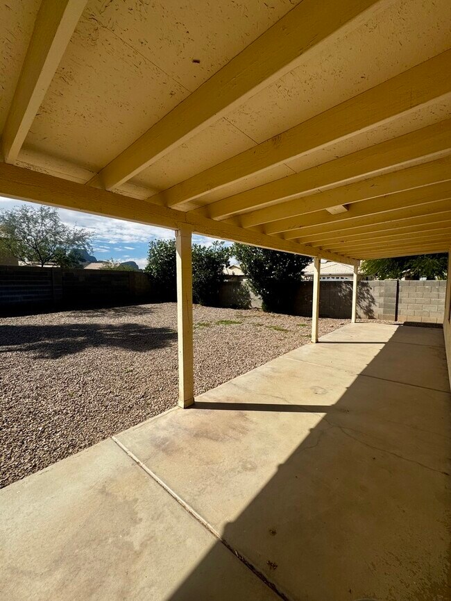 Building Photo - FOR RENT