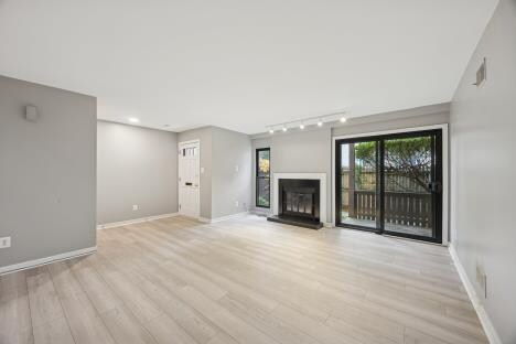 Primary Photo - 102 Dudley Ave