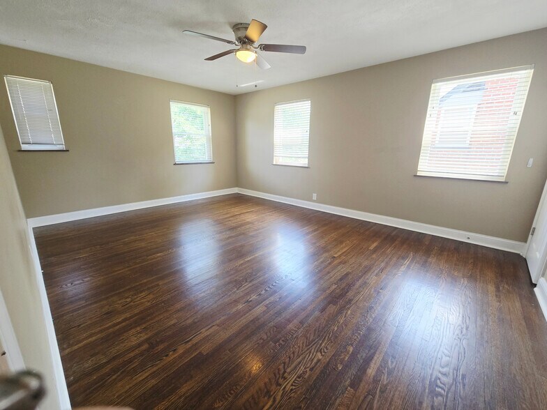 Primary Bedroom - 6323 Heitzler Ave