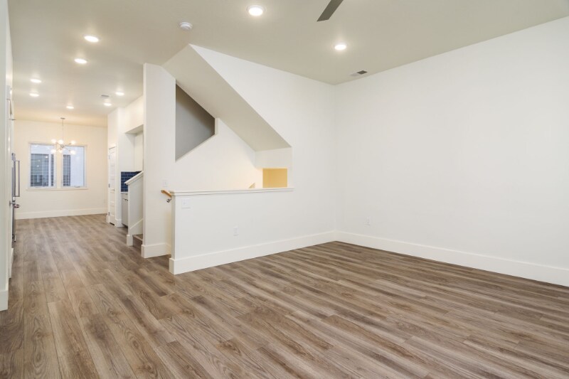 Building Photo - 2739 W Stewart Ave