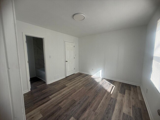 Building Photo - Central Portsmouth