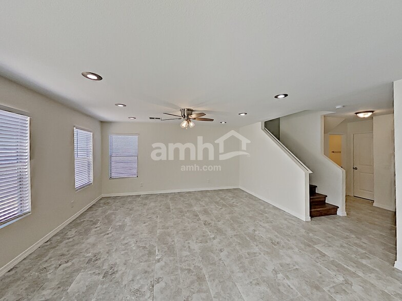 Building Photo - 8841 E Portobello Ave