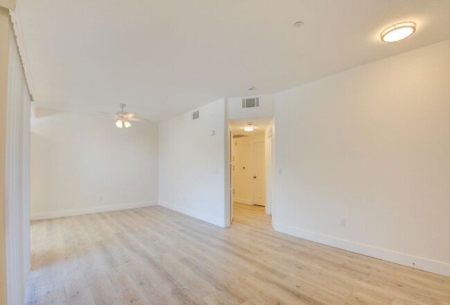 Building Photo - Gorgeous two bedroom two bathroom condo in...