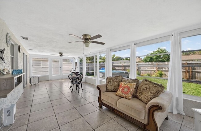 Building Photo - 7213 Isle Dr