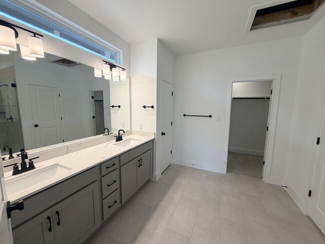 Building Photo - 405 Bauer Lp