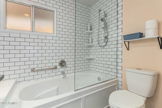 Building Photo - AMAZING ASU HOUSE IN GREAT STUDENT AREA