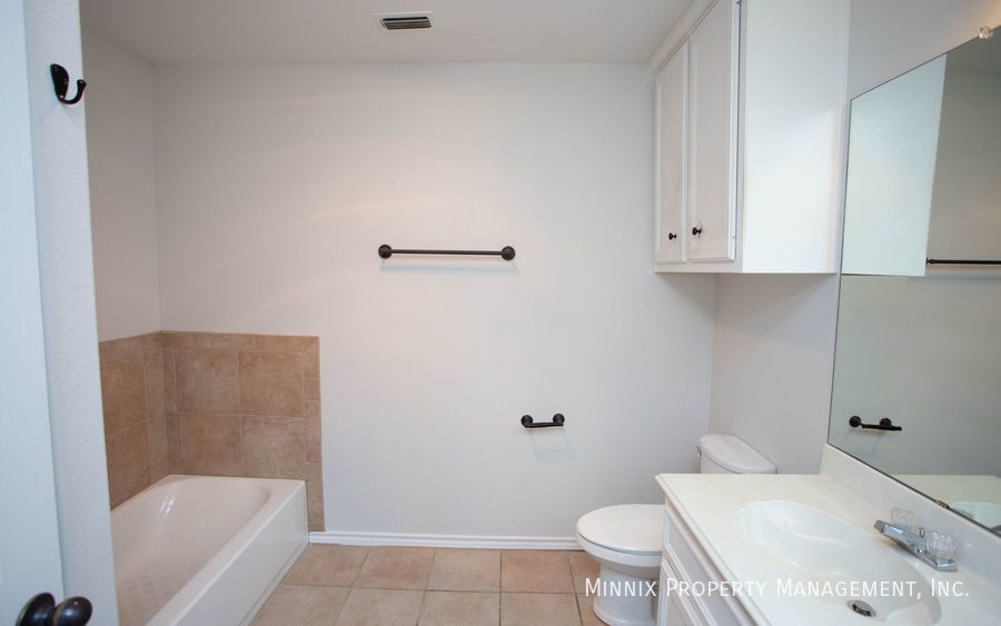 Building Photo - 2214 100th St