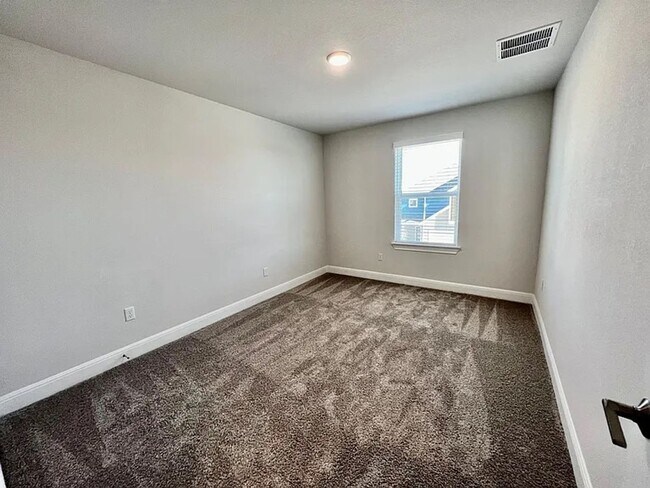 Building Photo - Open Concept Family Dream Home!