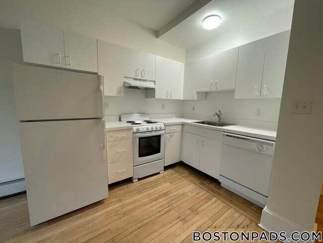 Building Photo - 1539 Beacon St
