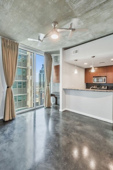 Building Photo - 415 Church St