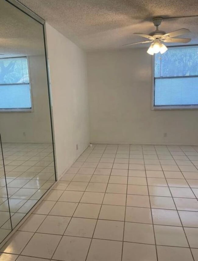 Building Photo - 2701 Riverside Dr